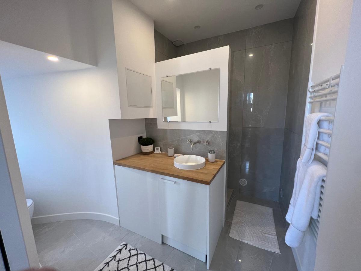 Appartement 33 M2 Comme Une Junior Suite - Vue Port Et Palais Des Festivals 戛纳 外观 照片